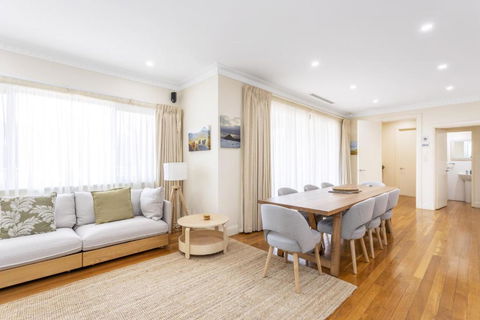 Swanbourne Family Home - Executive Escapes - Accommodation ACT 2