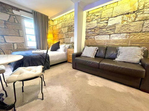 Sydney Escape - Pyrmont Stylish Studio Apartment - Accommodation ACT 3