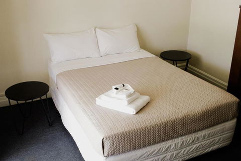 The Australian Hotel St George - Accommodation ACT 2