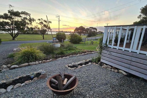 The Boathouse, A Place To Unwind & Explore - Accommodation ACT 3