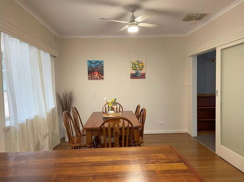 The Hidden Gem Exquisite 3BR Retreat In Berri - Accommodation ACT 2