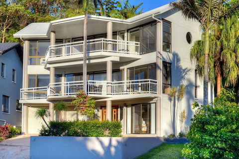 BEACHSIDE MANOR - Walk To The Beach - Accommodation ACT 0