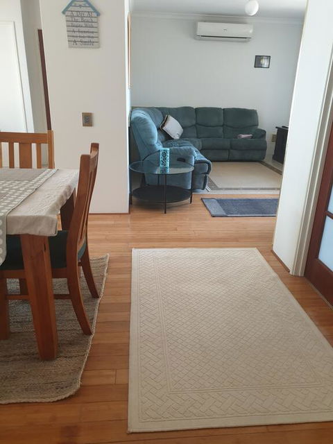 Beachside Retreat 2 - Accommodation ACT 3