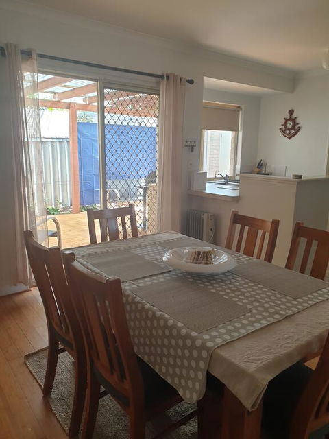 Beachside Retreat 2 - Accommodation ACT 1