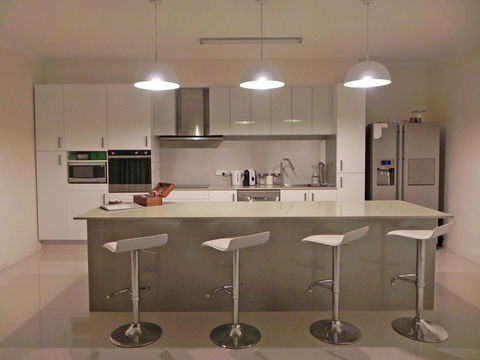Beautifully Appointed Large Family Home - Accommodation ACT 0