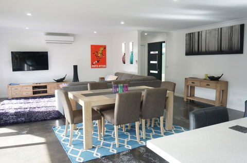 Ben's Place - Modern & Convenient - Accommodation ACT 0