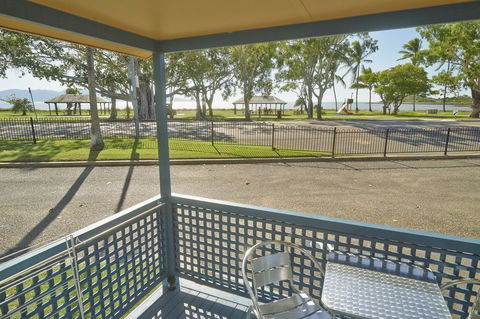 BIG4 Rowes Bay Beachfront Holiday Park - Accommodation ACT 2