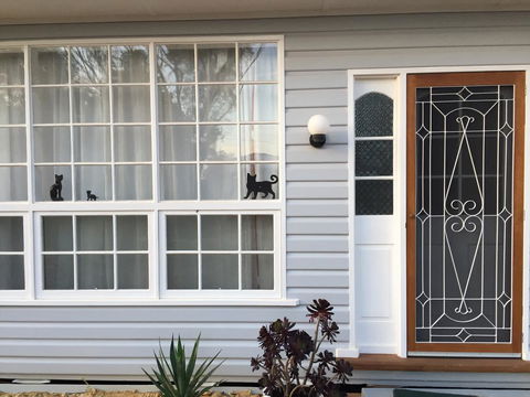 Black Cat Retreat Holiday Home - Accommodation ACT 2