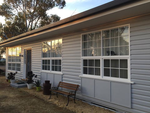 Black Cat Retreat Holiday Home - Accommodation ACT 1
