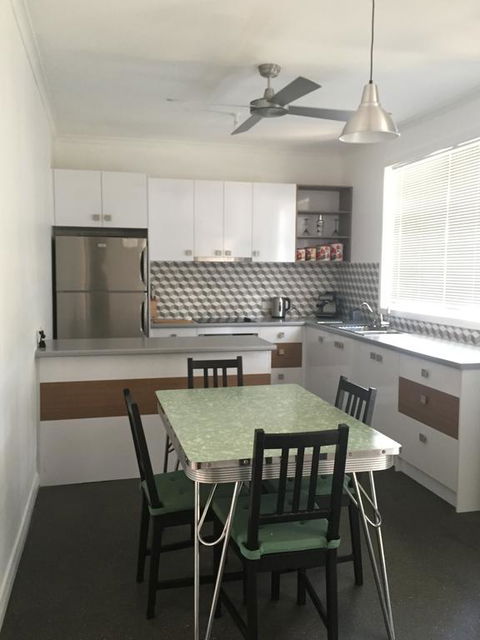 Black Cat Retreat Holiday Home - Accommodation ACT 3