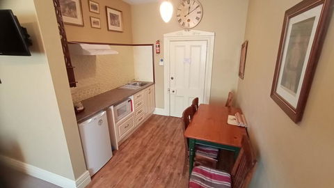 Blakes Manor Self Contained Heritage Accommodation - Accommodation ACT 1
