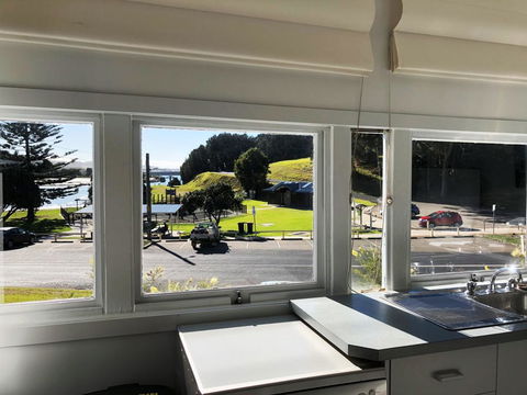 Bluewater House - Accommodation ACT 3