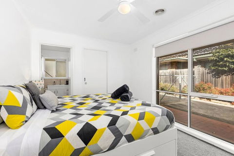 WATERFRONT - BAY VIEWS - Edgewater Springs - Accommodation ACT 2