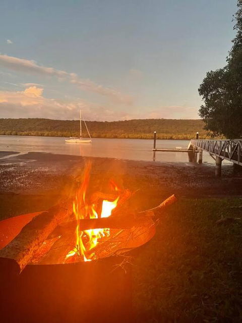 Waterfront, Deep Water Pontoon, Views To Straddie - Accommodation ACT 0