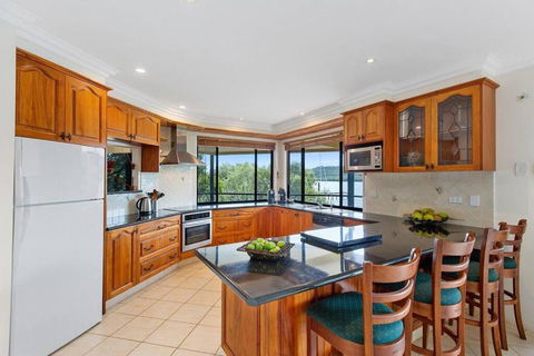 Waterfront, Deep Water Pontoon, Views To Straddie - Accommodation ACT 3