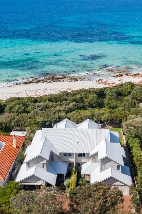 WATERFRONT - Accommodation ACT 0