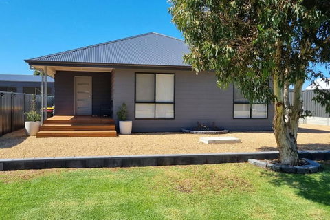 Wellington Marina70 - Accommodation ACT 1