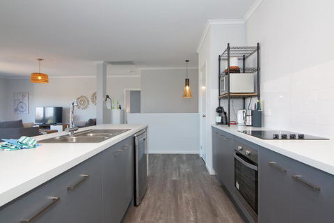 Xanadu - Aldinga Beach - C21 SouthCoast Holidays - Accommodation ACT 3