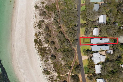 XYZ Holiday Home - Accommodation ACT 0