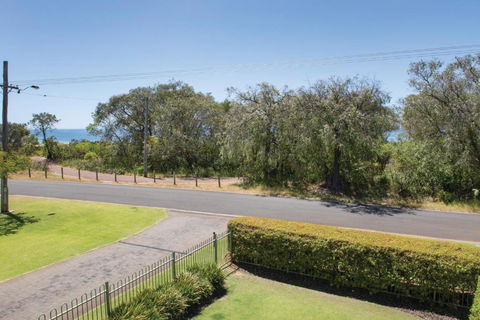 XYZ Holiday Home - Accommodation ACT 2