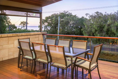 XYZ Holiday Home - Accommodation ACT 3