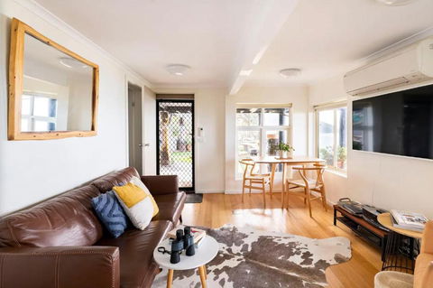 Y Vue - Beachside Apartment With Ocean Views - Accommodation ACT 1