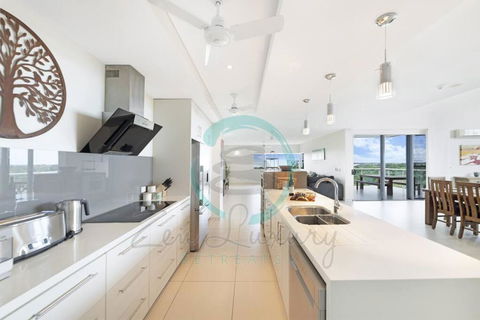 ZEN LUXURY: 2-Story 4-BR Penthouse In Darwin City With Mindal Markets & Harbour Views - Accommodation ACT 0