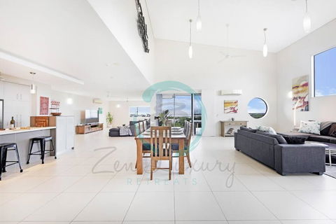 ZEN LUXURY: 2-Story 4-BR Penthouse In Darwin City With Mindal Markets & Harbour Views - Accommodation ACT 3