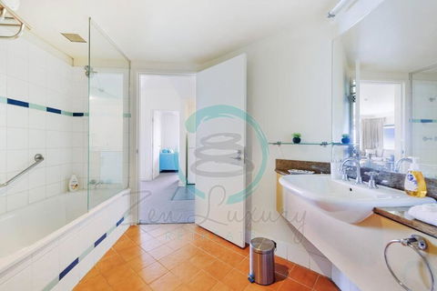 ZEN88 Esplanade: 3-BR Luxury Suite Near Waterfront - Accommodation ACT 2