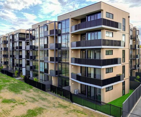 ZMITH Apartment - BROOKE, - Near AIS, GIO Stadium, UC, & Nth - Canberra Hospital - Accommodation ACT 2