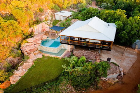 Giant Tides Tour - Cygnet Bay Pearl Farm - Accommodation ACT 5