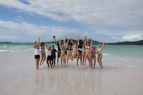 2-Night Whitsundays Sailing Cruise Incl. Whitehaven Beach & Great Barrier Reef - Accommodation ACT 4