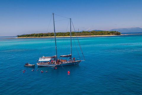 Ocean Free Green Island & Great Barrier Reef Snorkel Cruise, Cairns 25 Guests - Accommodation ACT 0