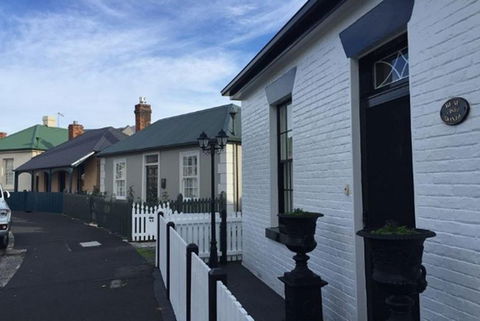 Walking Tour: Highlight Of Battery Point - Accommodation ACT 2